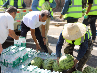 国药S36沙龙会兰州联合兰州高新区建设局为市政供电工人夏日送清凉