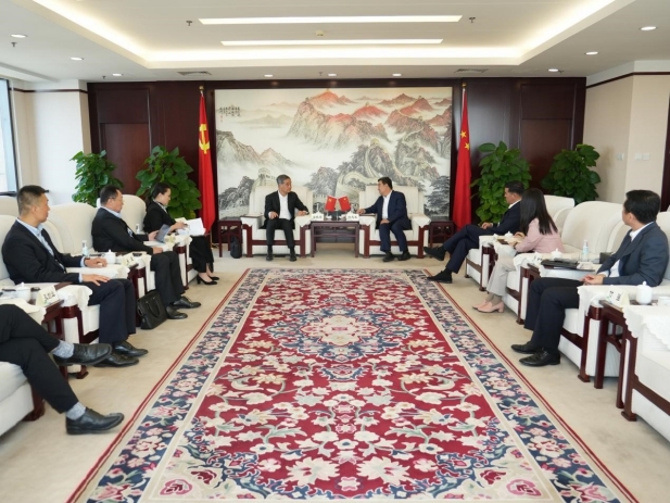 白忠泉董事长与全国政协副主席、共享基金会主席梁振英会谈